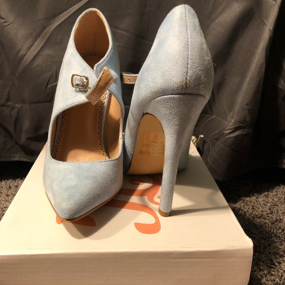 Journee Collection Connly Pump - Picture 1 of 4